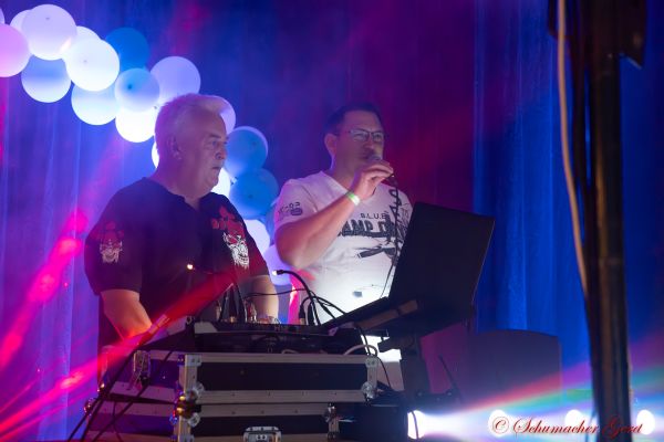 schlagerparty-2023-034A551D695-C39E-07D8-133C-D4E415A930D4.jpg