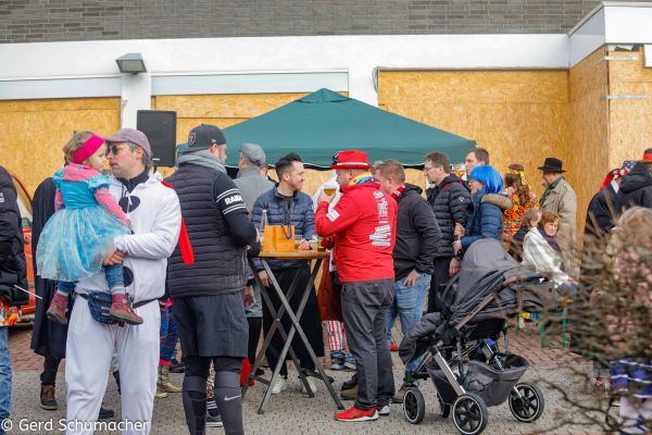 117-kg-rosenmontag-20231C44B94F-687B-26FA-409F-7FA1E3D5F815.jpg