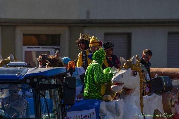 rosenmontag-buir-2025-16012C6F9EE-A3A9-63DC-CABB-E6BCBCBF6F8A.jpg