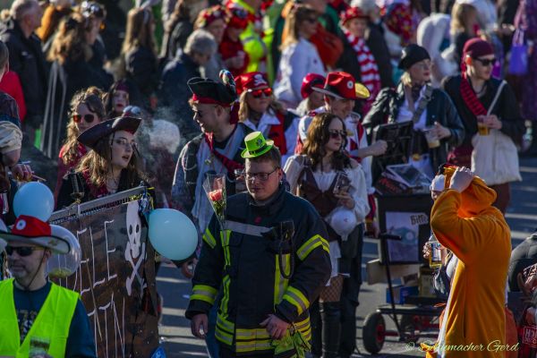 rosenmontag-buir-2025-1826037B708-552F-1CD3-71C0-0EBEFCBF9922.jpg