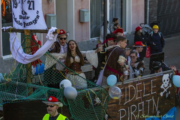 rosenmontag-buir-2025-18454C72DCC-2F4E-8C9F-24D7-43C1A548A251.jpg
