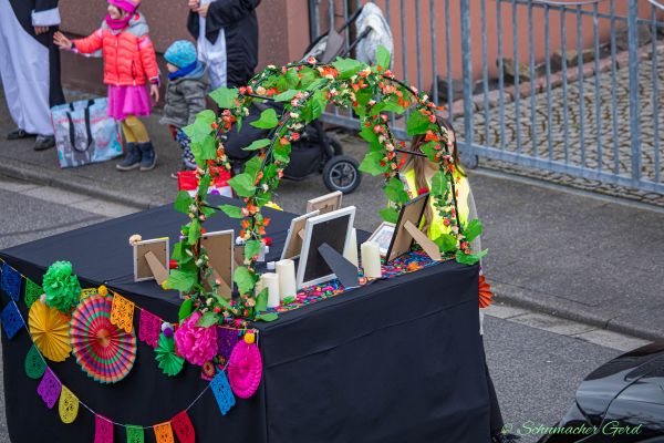 rosenmontag-kg-2024-0846589F424-DA14-585D-C423-E9F750FA462C.jpg