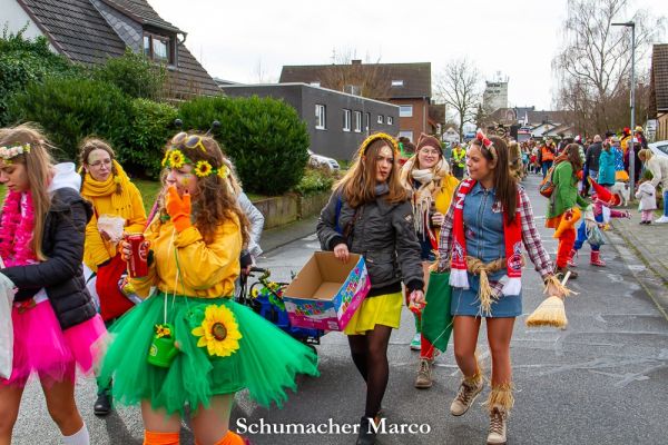 rosenmontagszug-buir-100F2A71941-760F-6429-21EF-6A57885C2F70.jpg