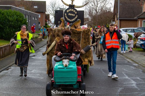 rosenmontagszug-buir-101EC7E2F3E-BD13-2570-1C15-81DF1CE84014.jpg