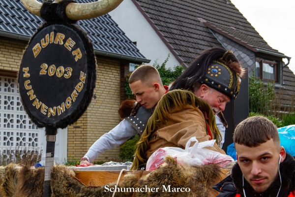 rosenmontagszug-buir-102D76DAE26-B5F1-EC96-D3AD-4BC7872BB489.jpg