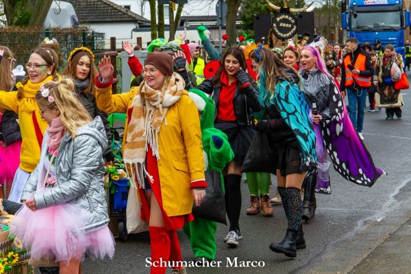 rosenmontagszug-buir-104DC9DB7F-8DE8-018C-B1CD-1C0EDF8B6C14.jpg