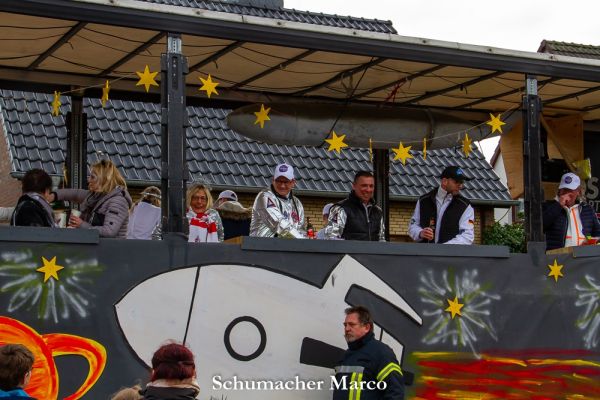 rosenmontagszug-buir-11313979F0E-3D47-8379-DCBB-A4CC43C3A681.jpg