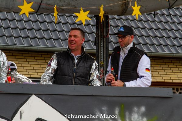rosenmontagszug-buir-11548F546D4-D2DC-7E44-44BE-347979B2FA59.jpg
