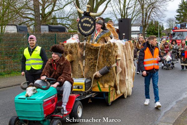 rosenmontagszug-buir-116A3C89CC-6C27-4457-2D76-9EF2AE6A4F17.jpg