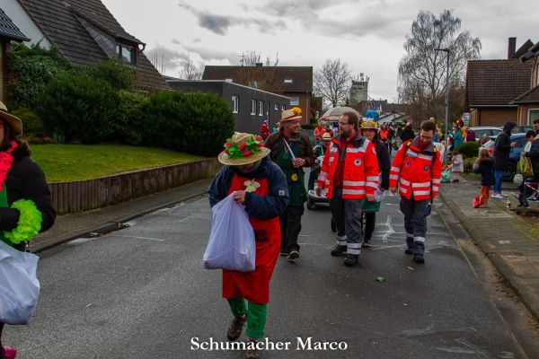 rosenmontagszug-buir-119646DAC52-15C8-283E-17F0-327B774789B5.jpg
