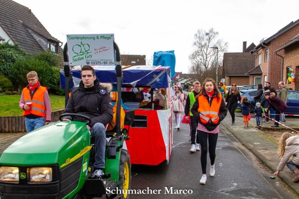 rosenmontagszug-buir-120A79F0C4A-9965-2803-C619-9790D3BEACA7.jpg