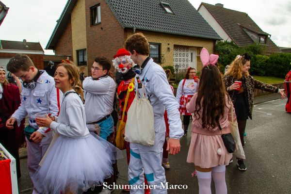 rosenmontagszug-buir-1216AC1429F-A415-6FA1-F47C-7E21380A803F.jpg