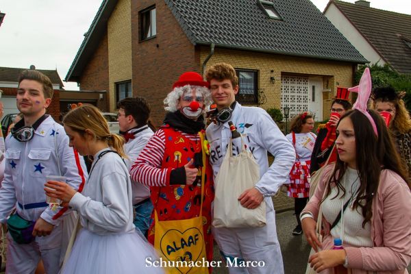 rosenmontagszug-buir-122407EF808-3FFB-FC96-62A1-F047F00F075A.jpg