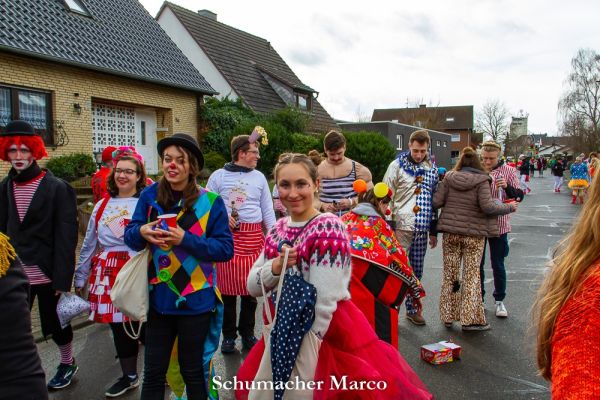 rosenmontagszug-buir-124017BE054-A8D2-D29F-C054-6F31BD330B8C.jpg