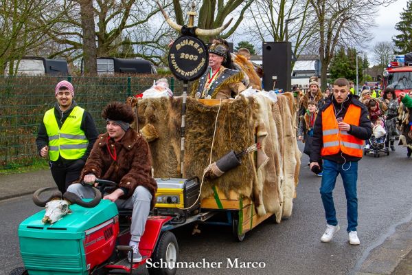 rosenmontagszug-buir-124442E029-0887-35F3-EB90-CAE725729163.jpg
