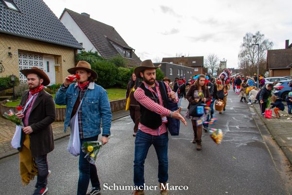 rosenmontagszug-buir-127C099BB7C-3636-E66D-B547-BF8FEBD3E07C.jpg