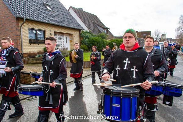 rosenmontagszug-buir-1320CEDEF8A-7EDC-EDF2-3BAD-3D3A351127CB.jpg