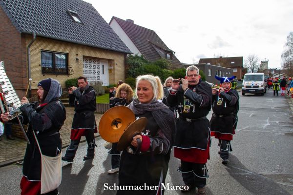 rosenmontagszug-buir-134338376C4-C758-45CF-53F4-9403A13FED95.jpg