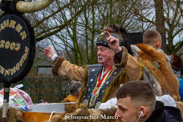 rosenmontagszug-buir-13AD9342D5-34EC-3468-0495-70D0671AB3F0.jpg