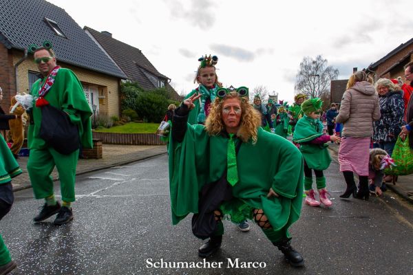 rosenmontagszug-buir-1422E8410A5-ED67-727E-5A97-7D680BEDA96A.jpg