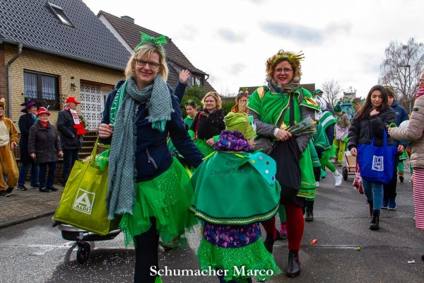 rosenmontagszug-buir-14343626A3A-A2D5-27CE-96D1-E63062A64E95.jpg