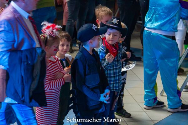 rosenmontagszug-buir-159FB2BB9BB-3C18-AEB5-A836-3BD914261F88.jpg
