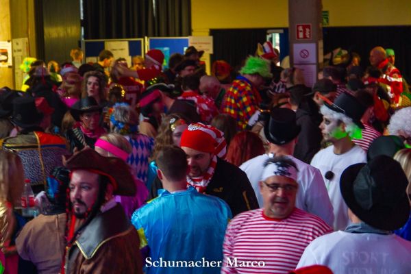 rosenmontagszug-buir-190CCD90B1B-90E7-1274-2A7F-C11D673B7D61.jpg