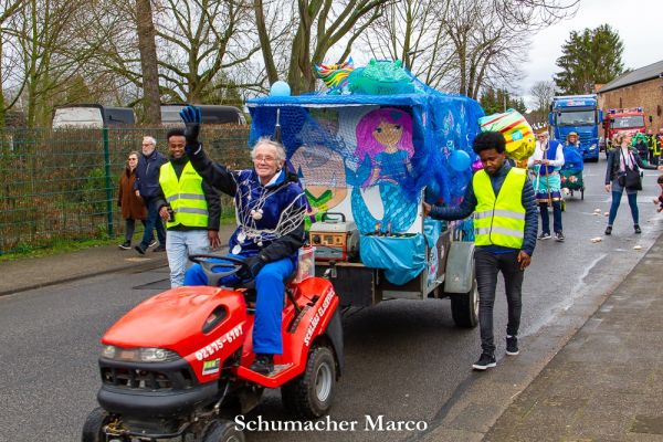 rosenmontagszug-buir-218273984F-482F-4768-C08C-9B774983B7C1.jpg