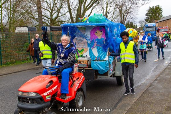 rosenmontagszug-buir-22B4A6C89B-B0E7-97F2-C44B-D16504EC54F1.jpg