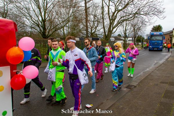 rosenmontagszug-buir-275CE9C05E-7D80-E080-9487-E847914A0E74.jpg