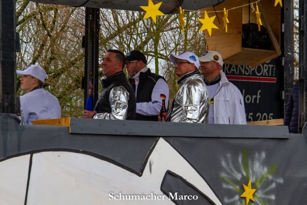 rosenmontagszug-buir-366345A6F5-89FD-2A96-5007-BC82D4AB7EEC.jpg