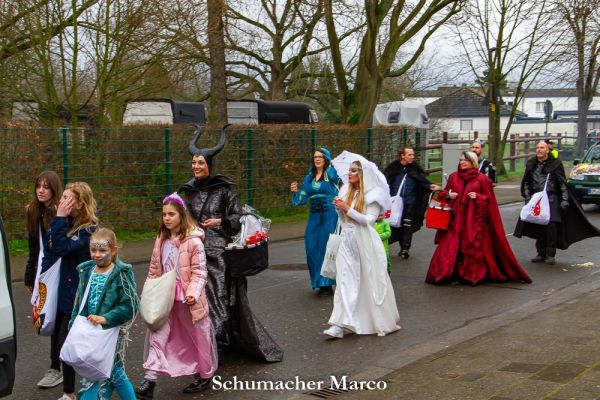 rosenmontagszug-buir-3708DC4A8D-EEC4-B4F2-A9C6-42AC0D8043DF.jpg