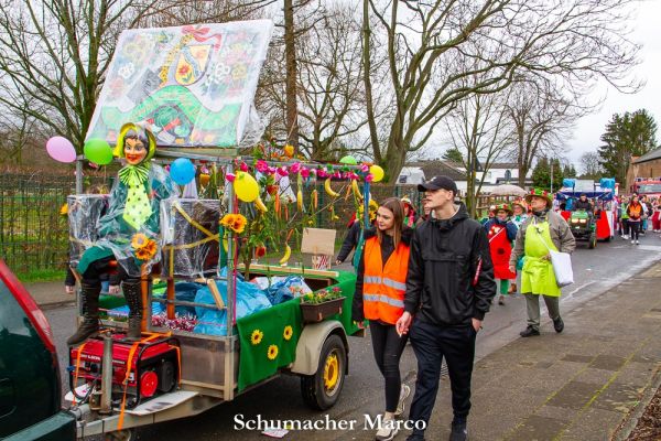 rosenmontagszug-buir-380E1A3807-738A-7241-1192-572326A342DE.jpg