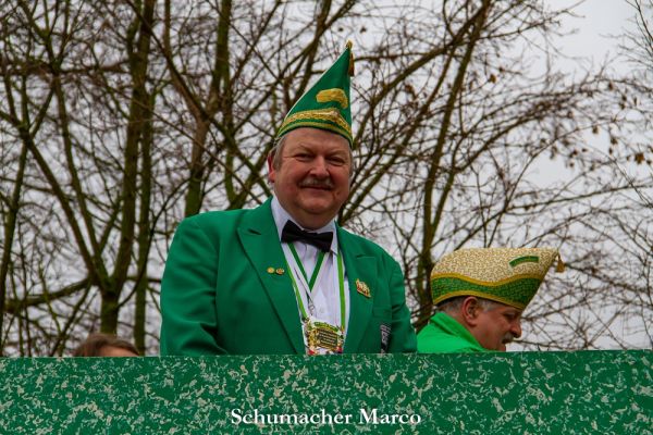 rosenmontagszug-buir-5A4BE1687-5052-B8DB-20C7-174EA7706DBD.jpg