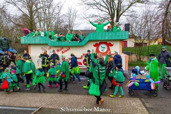 rosenmontagszug-buir-67F36FEAF3-9DF3-B3B8-4F88-6A7D6077957E.jpg