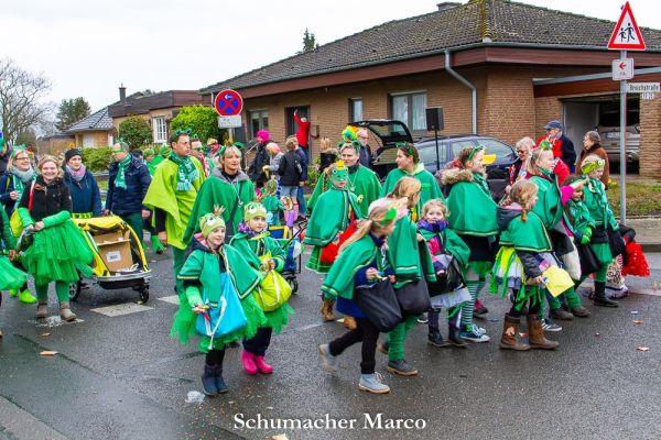rosenmontagszug-buir-72F7278790-261B-78E9-EBC5-7C57C3A76A63.jpg