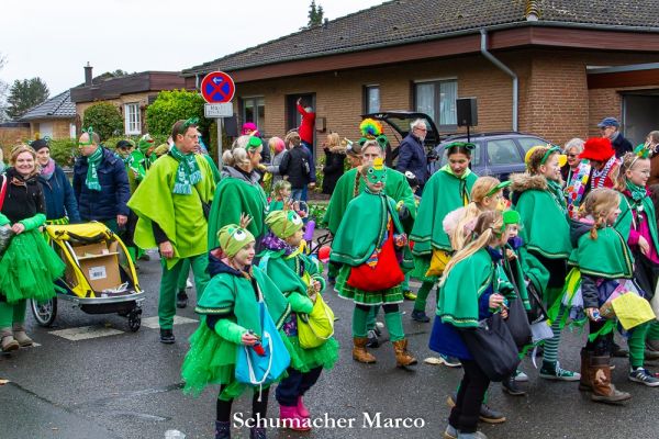 rosenmontagszug-buir-73CE0718D0-D8B3-0242-EEA1-9D98B6D9F395.jpg