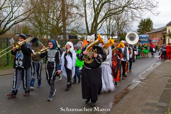 rosenmontagszug-buir-7ED6F6DD1-59A1-F220-CBF4-F4B67244A0BE.jpg