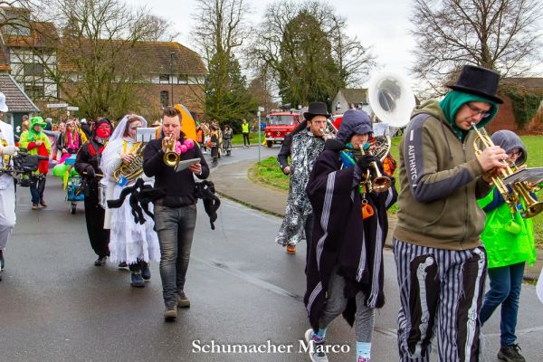 rosenmontagszug-buir-81CA3FCB40-B303-A8E6-7391-51573C9C02E2.jpg