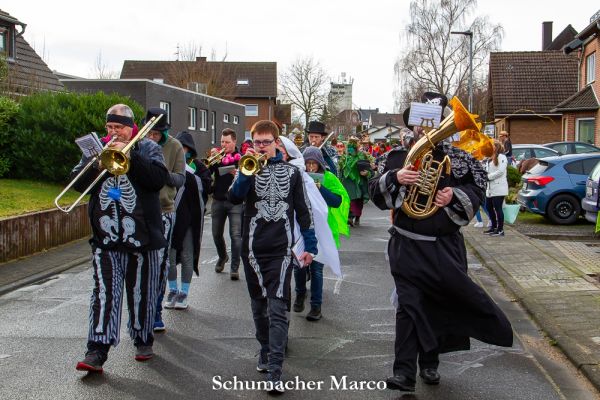 rosenmontagszug-buir-941EA9DA9F-7BEE-273A-E80B-B8365D8999A0.jpg
