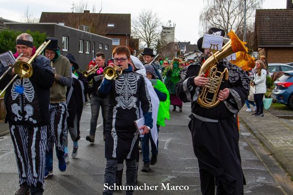 rosenmontagszug-buir-957FE8AD42-F642-0E4A-E6F8-CCB43CFD48F9.jpg