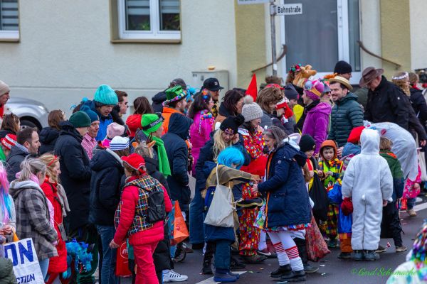 rosenmontagszug-kg-2026-1467D8CFE44-FA7B-E28B-C215-0E7B107D30B0.jpg