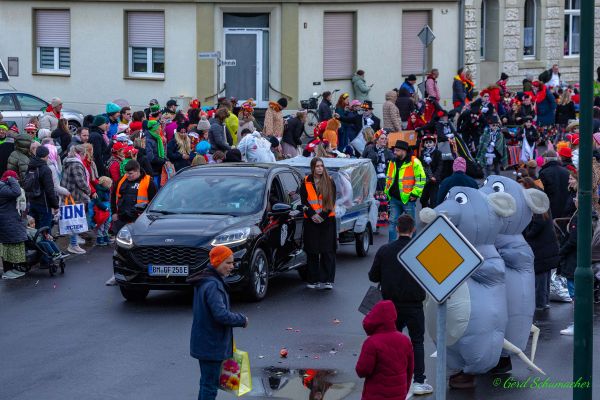 rosenmontagszug-kg-2026-149B7DB39B0-C89B-B8BA-3E0A-D3E00DB22957.jpg