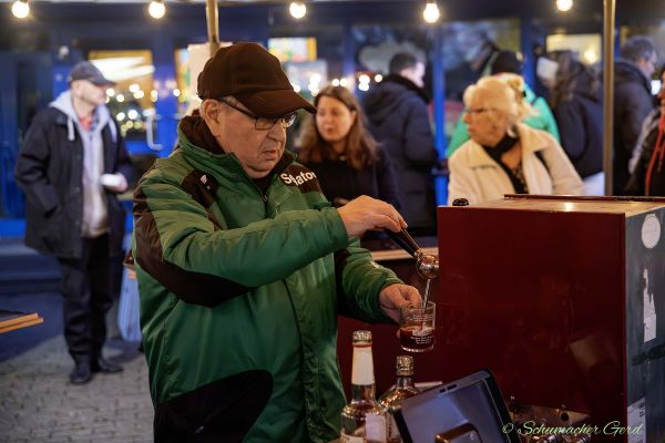 weihnachtsmarkt-kg-2024-0281237496E-C5F9-F004-6C2F-30A819F21081.jpg