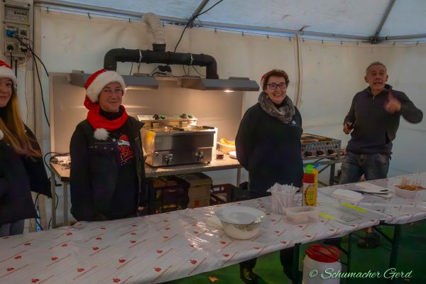 weihnachtsmarkt-kg-loestige-buirer-2023-0032A3712BA-4B57-94FC-EDBA-B0FFF8C7C1F3.jpg
