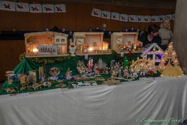 weihnachtsmarkt-kg-loestige-buirer-2023-007B7A083D5-2E36-B379-5DA2-ADBC83B3D2DD.jpg