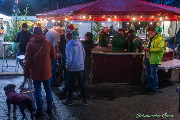 weihnachtsmarkt-kg-loestige-buirer-2023-02711847BB1-B99B-6206-4151-FF1C16175CB6.jpg