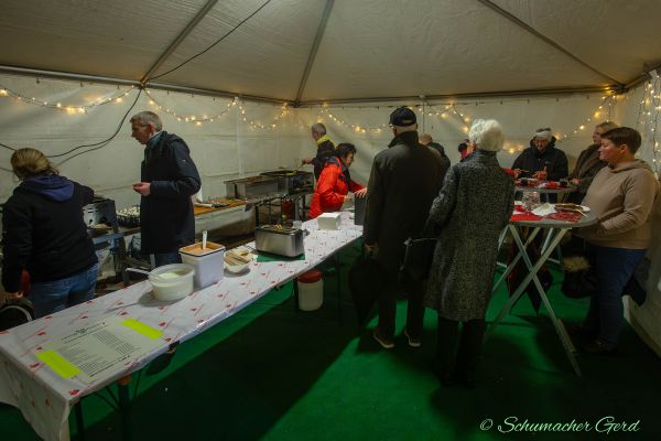 weihnachtsmarkt-kg-loestige-buirer-2023-047B15674B8-748F-0D4E-E6E8-5BABFAA23A4D.jpg